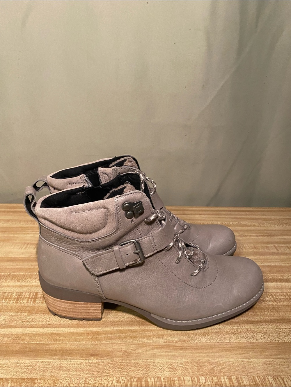 Merrell Shiloh II Lace Waterproof Taupe Moon Rock Boots Women’s size 9.5